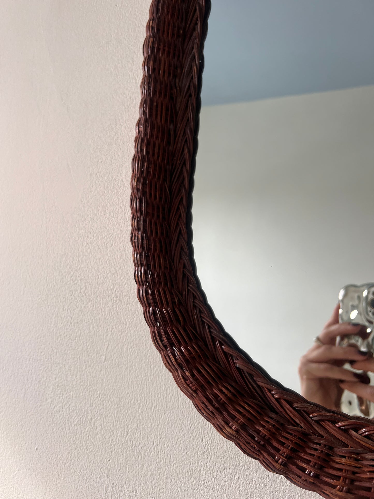 OVAL WICKER MIRROR