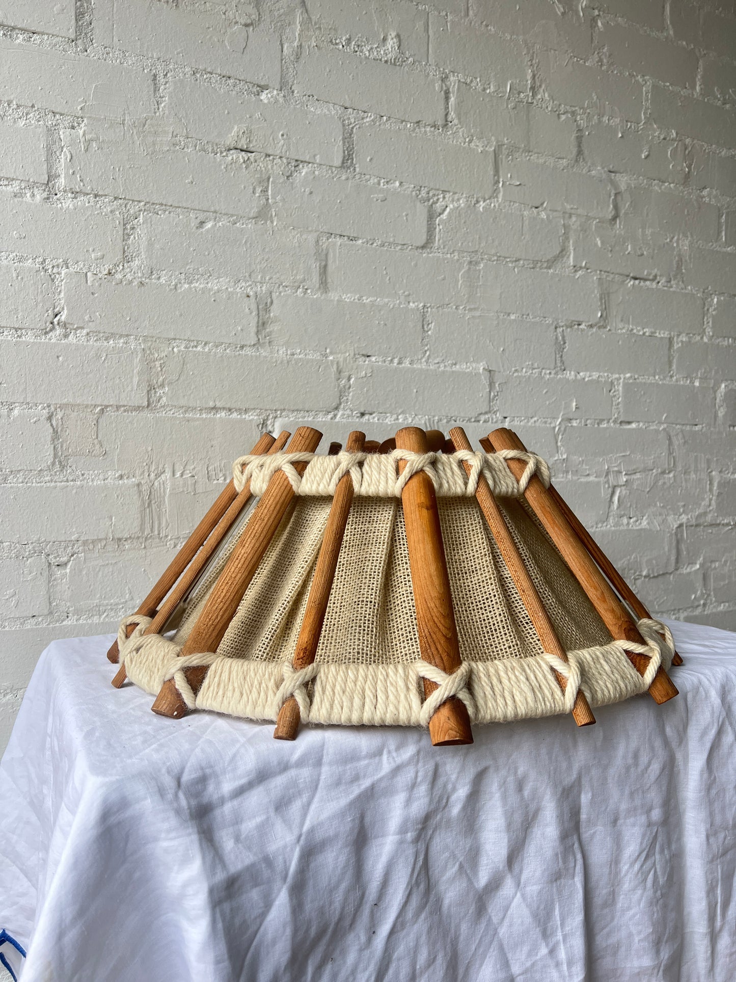 70S ROPE & WOOD PENDANT