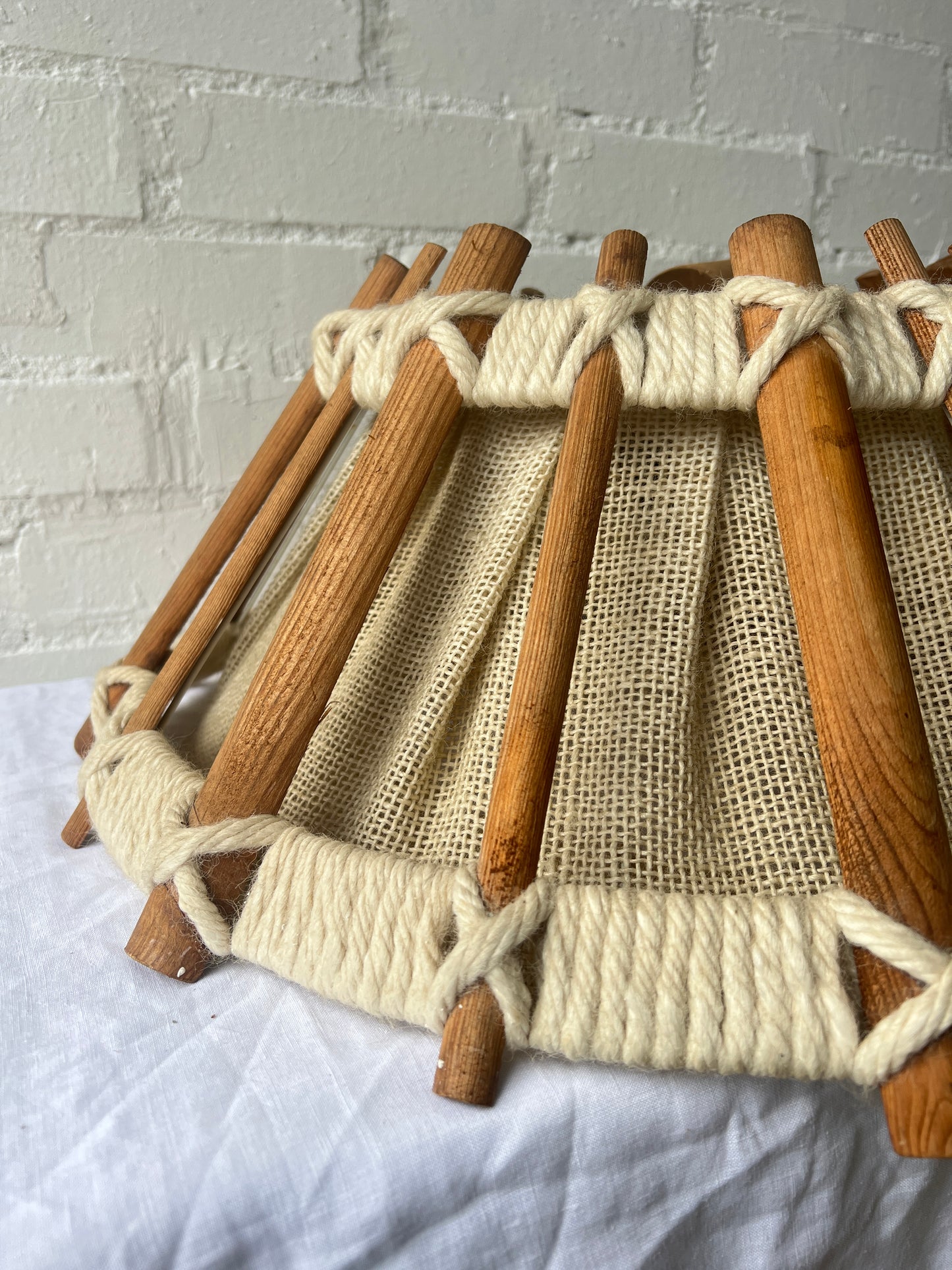 70S ROPE & WOOD PENDANT