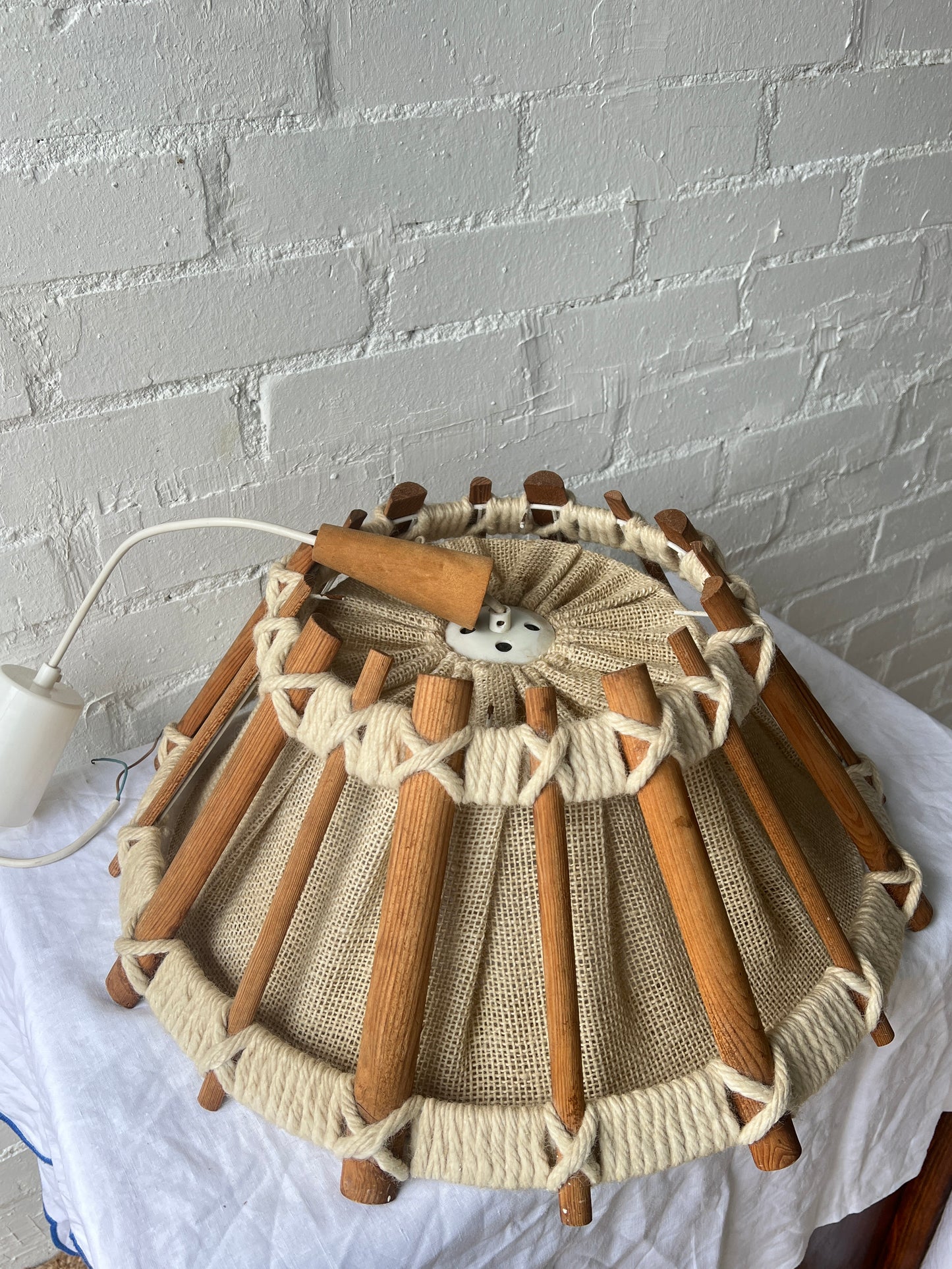 70S ROPE & WOOD PENDANT