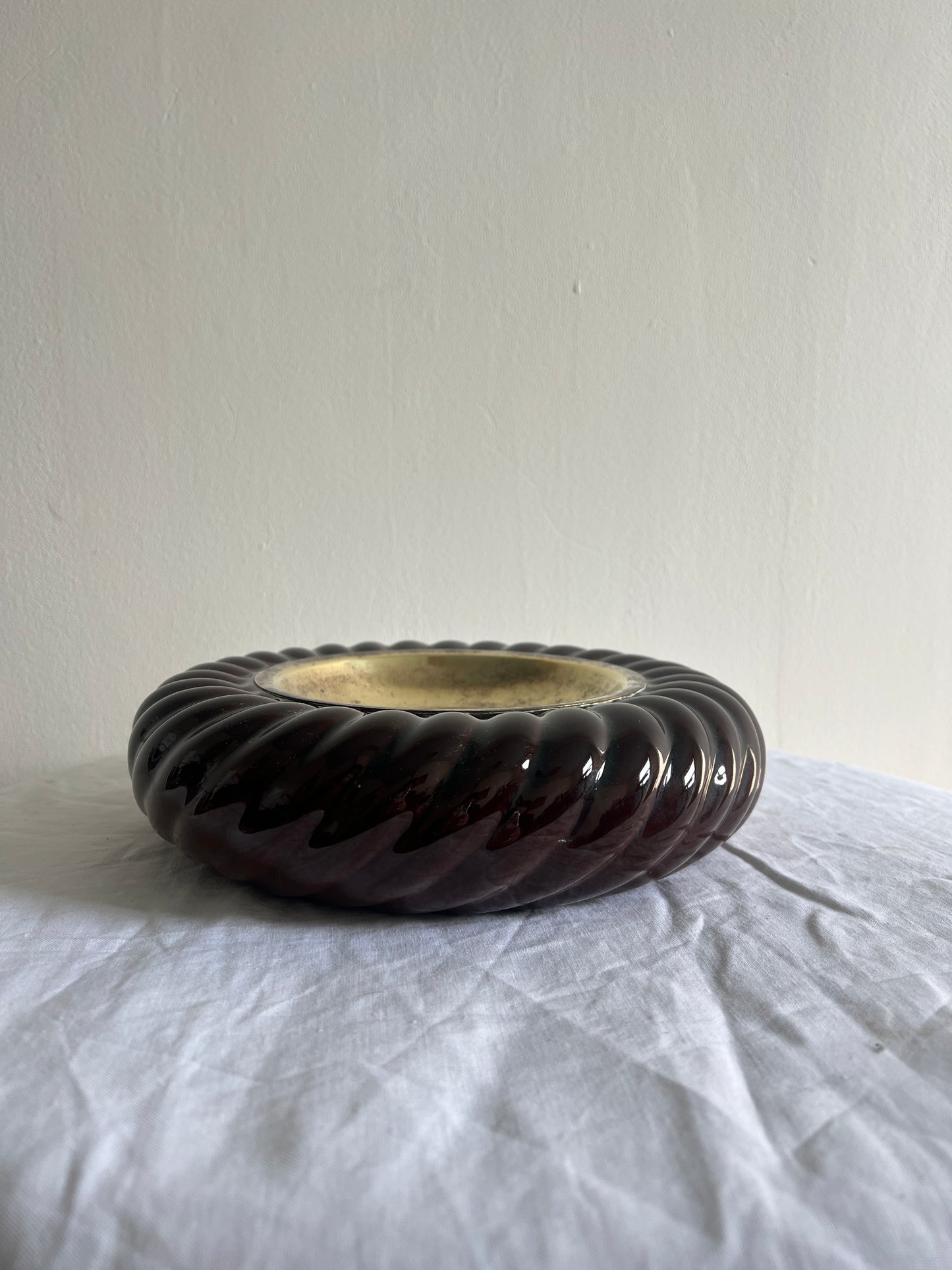 CERAMIC BROWN & BRASS CIRCULAR BOWL