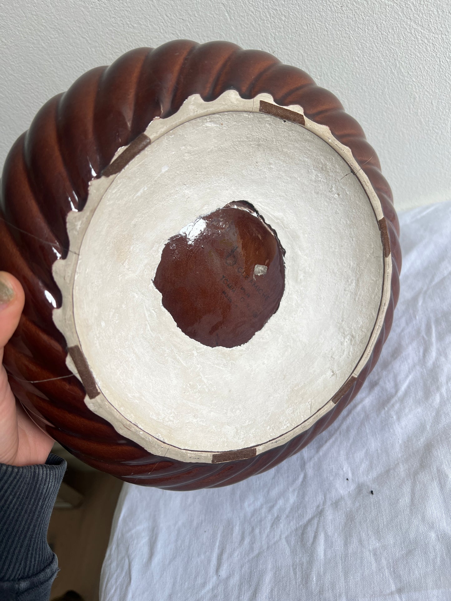 CERAMIC BROWN & BRASS CIRCULAR BOWL