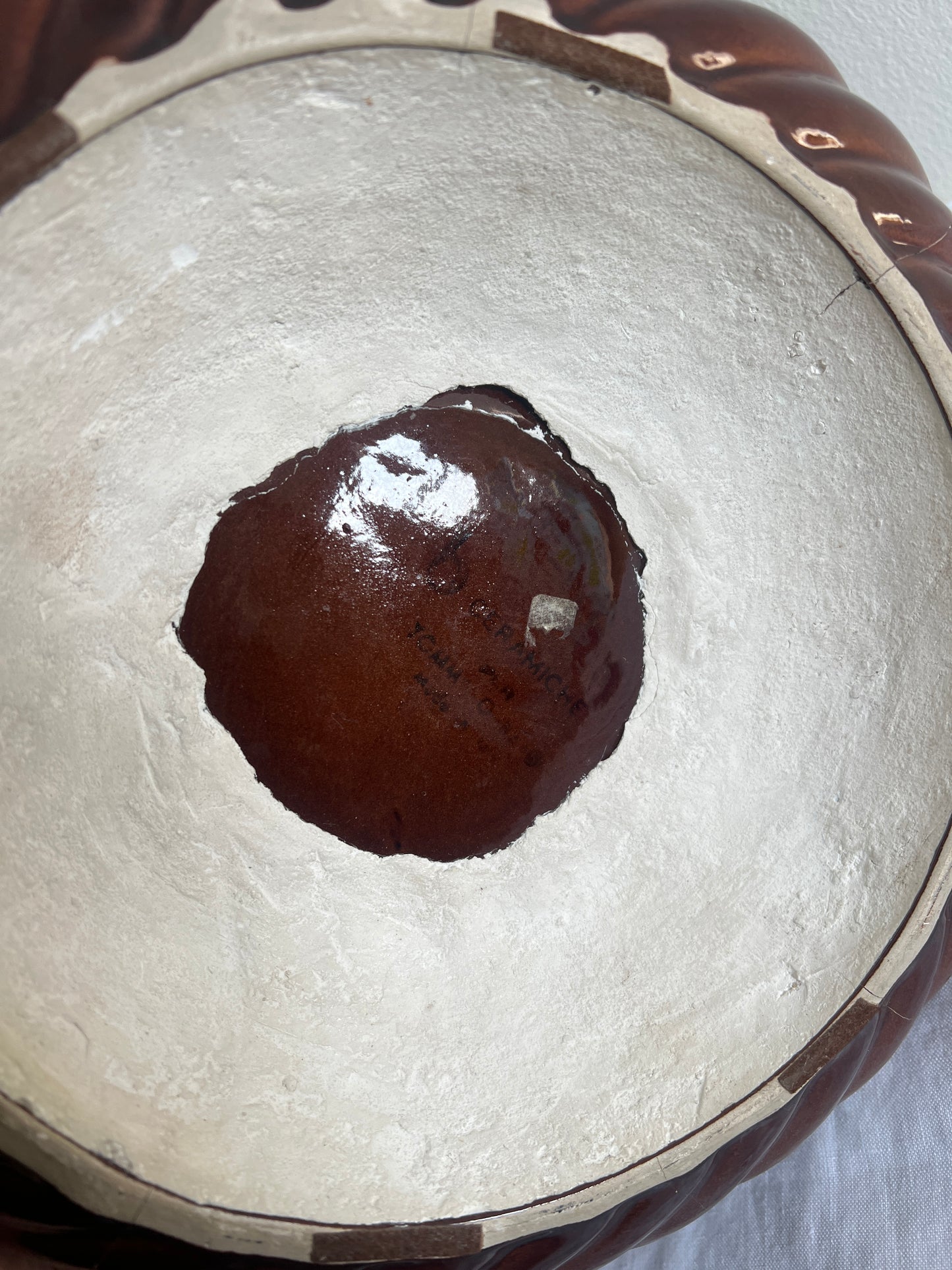 CERAMIC BROWN & BRASS CIRCULAR BOWL