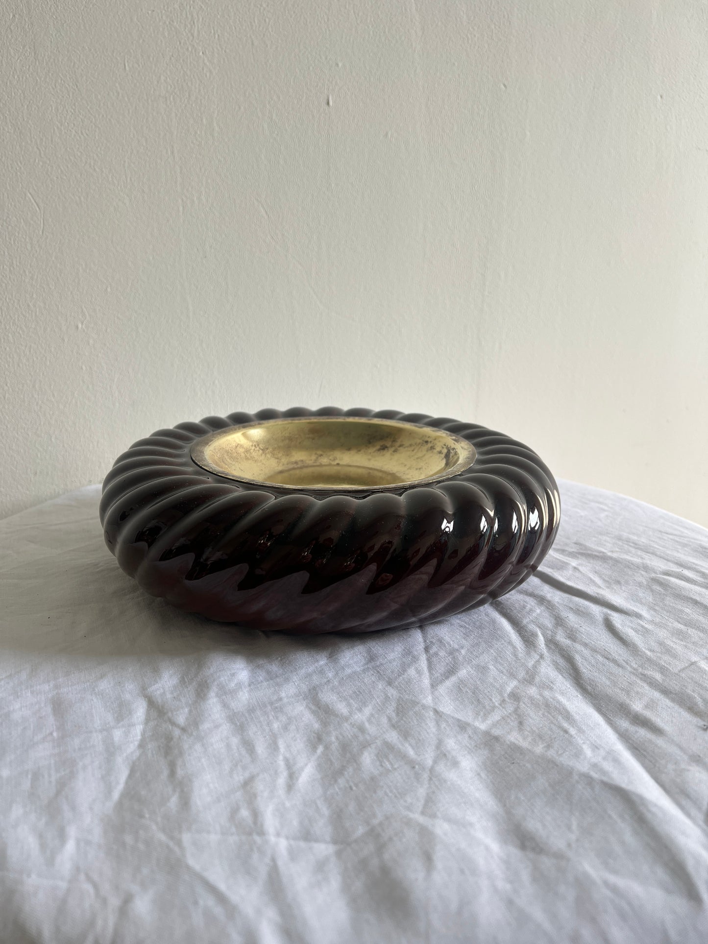 CERAMIC BROWN & BRASS CIRCULAR BOWL