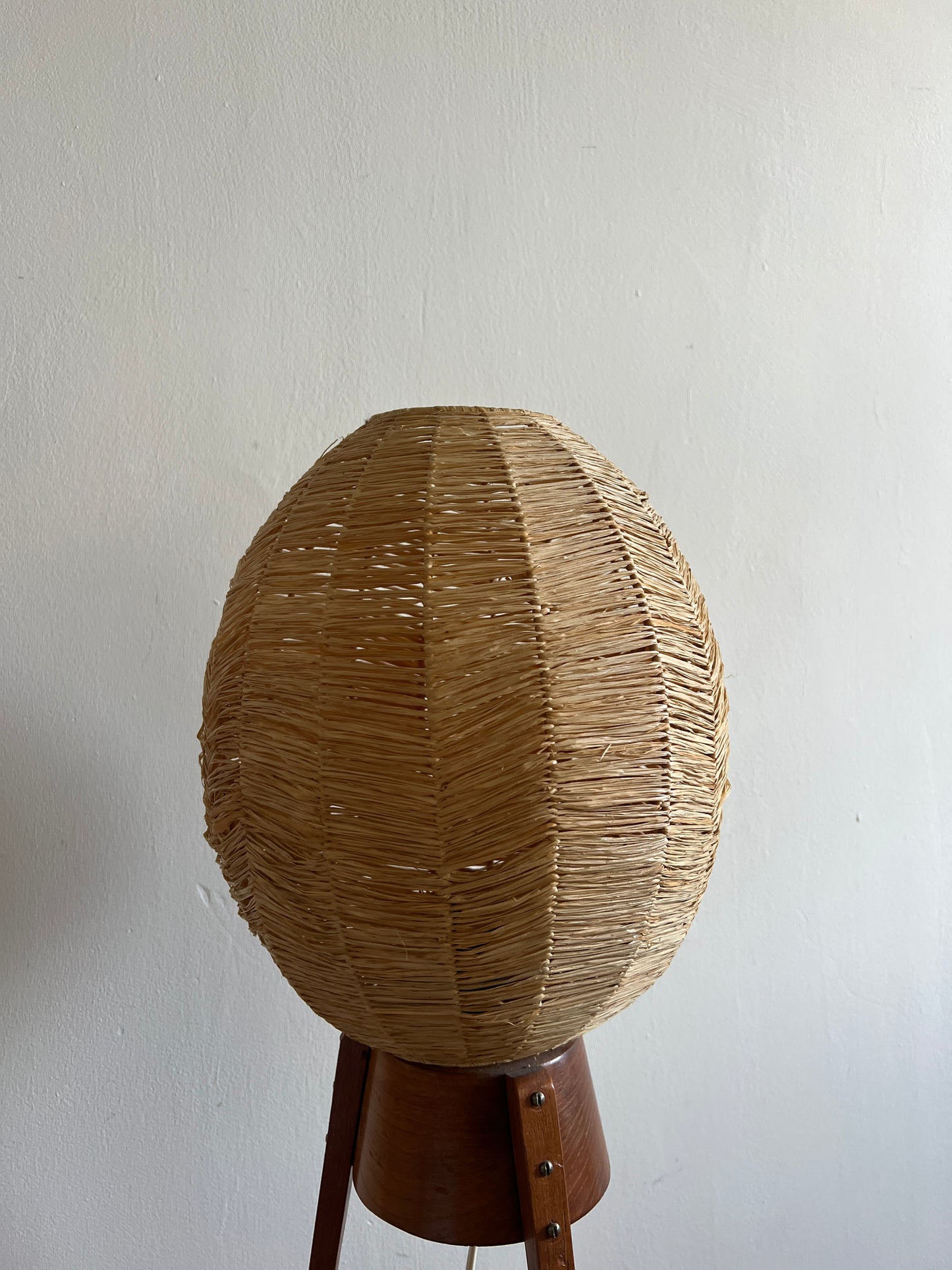 60S TEAK & STRAW SHADE TRIPOD FLOOR LAMP