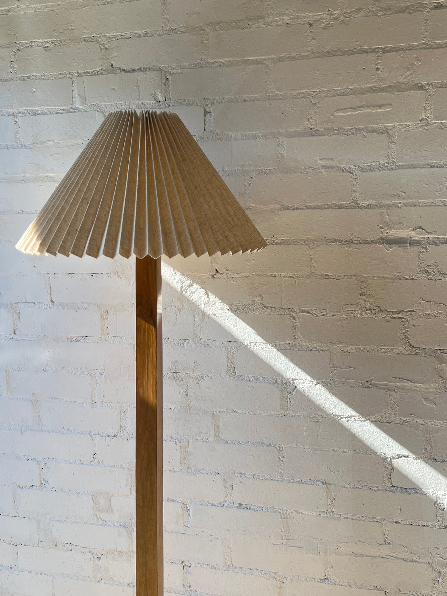 ART DECO FLOOR LAMP