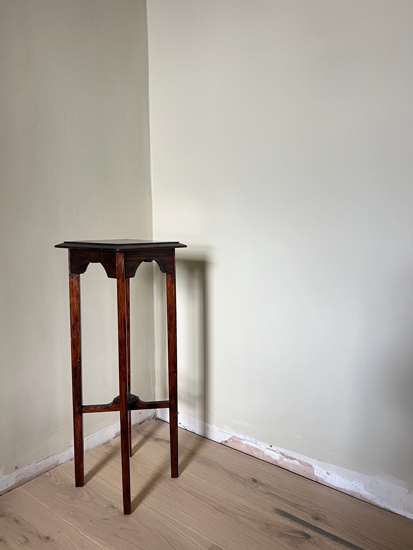 ARTS & CRAFTS STYLE SLIM PLANT STAND