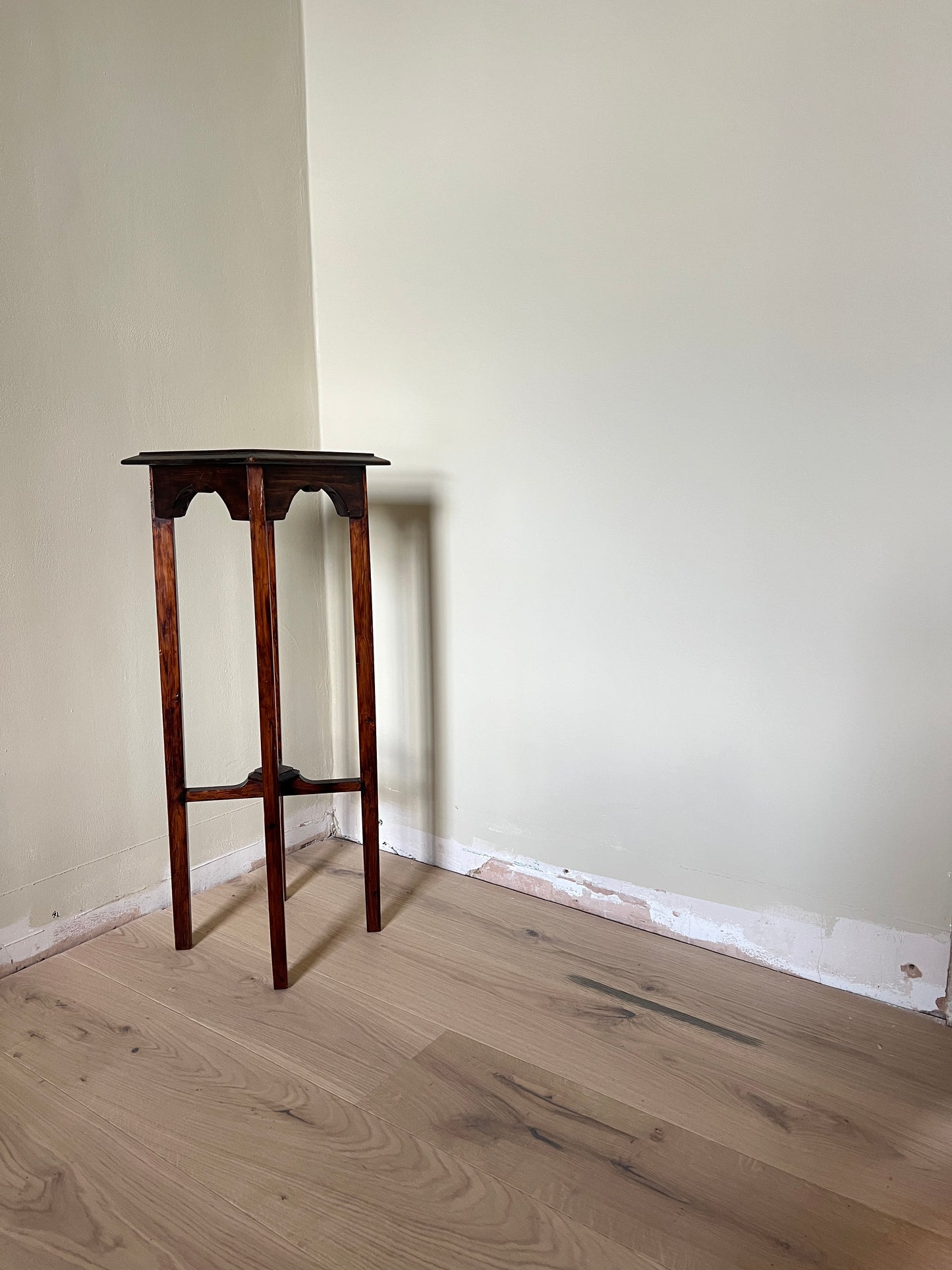 ARTS & CRAFTS STYLE SLIM PLANT STAND