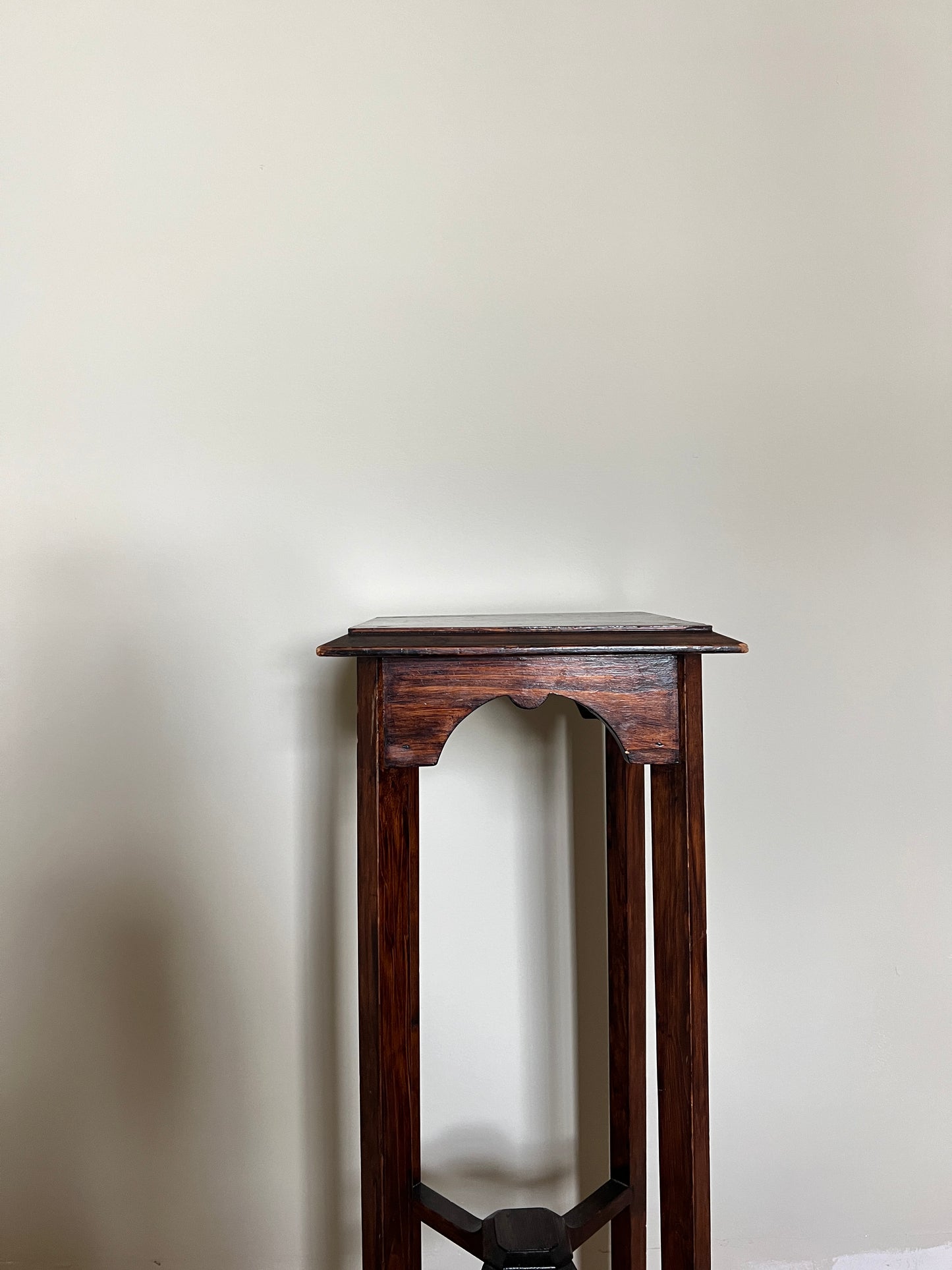 ARTS & CRAFTS STYLE SLIM PLANT STAND