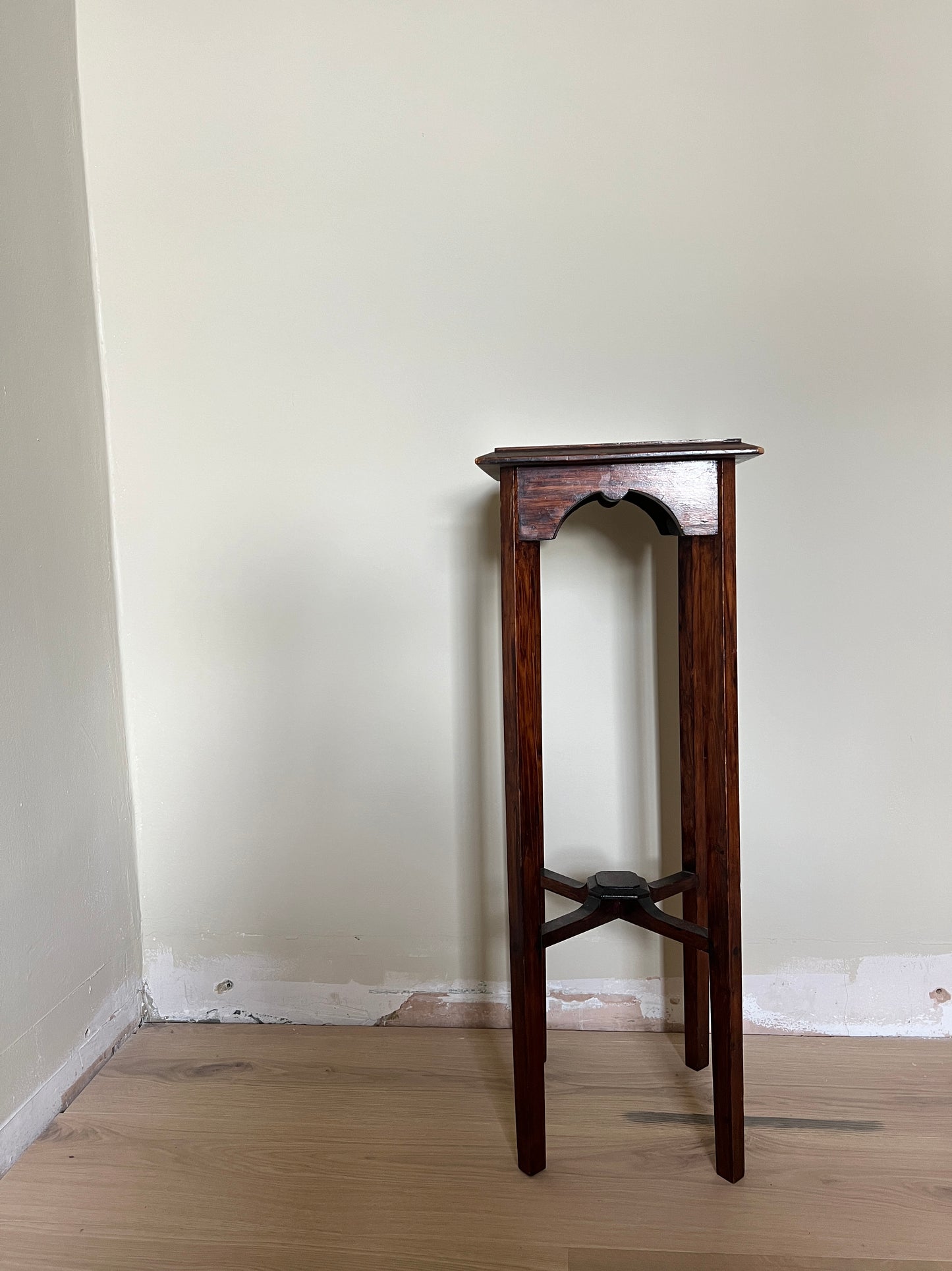 ARTS & CRAFTS STYLE SLIM PLANT STAND