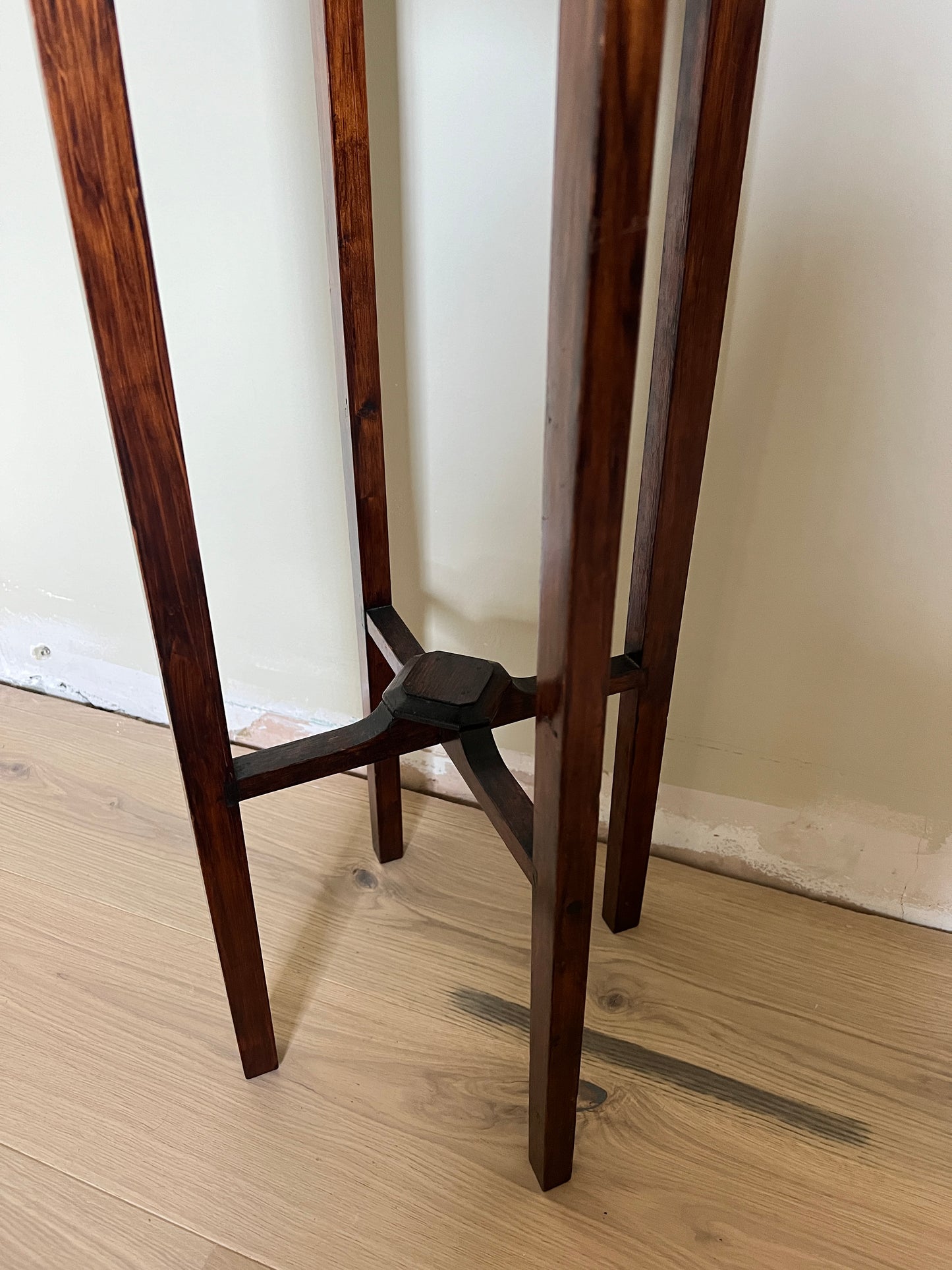 ARTS & CRAFTS STYLE SLIM PLANT STAND