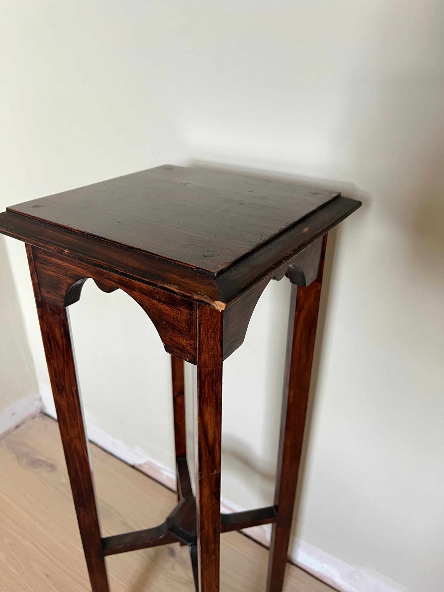 ARTS & CRAFTS STYLE SLIM PLANT STAND