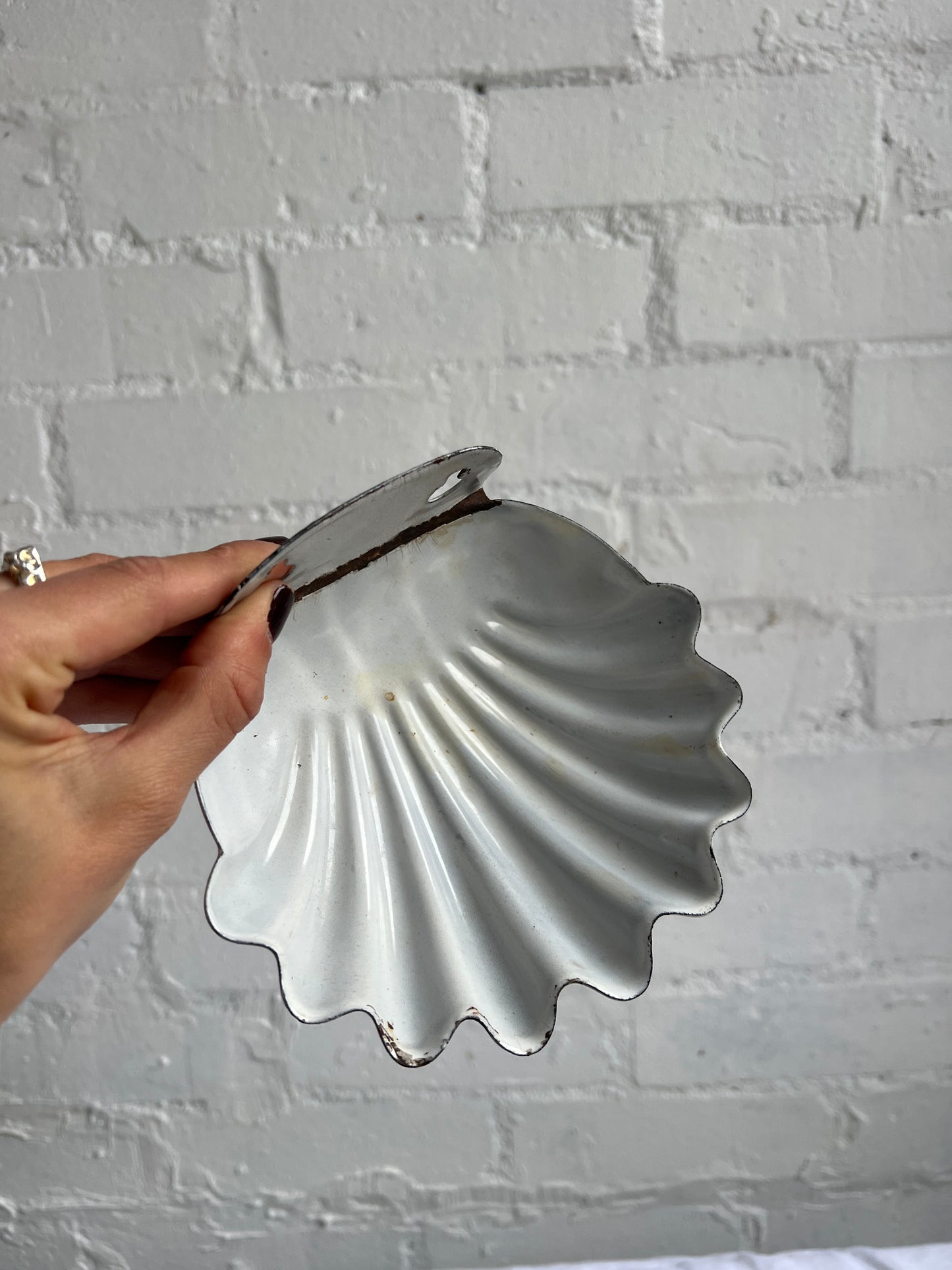 ENAMEL SHELL SOAP DISH