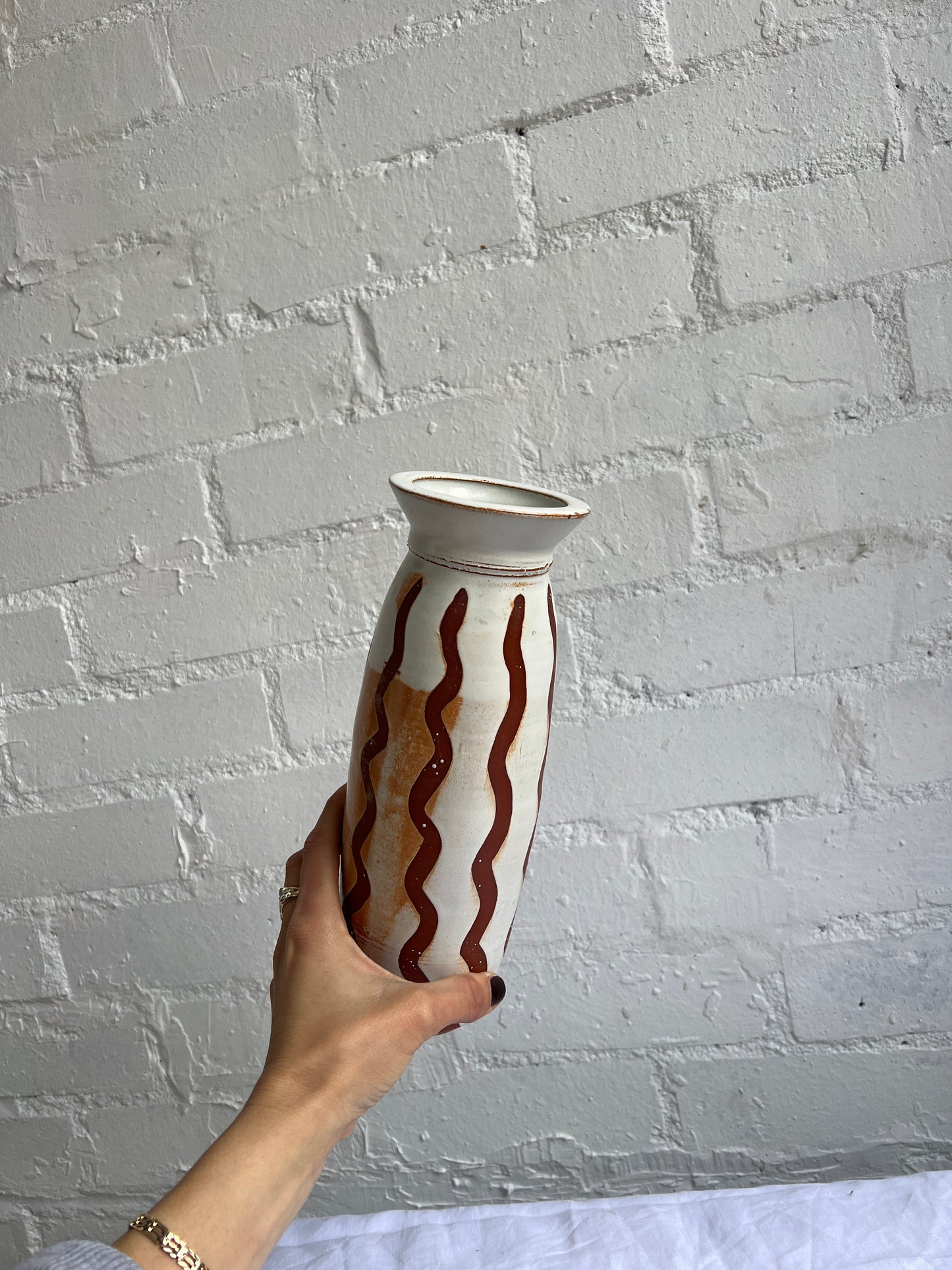 VINTAGE WIGGLE WHITE VASE