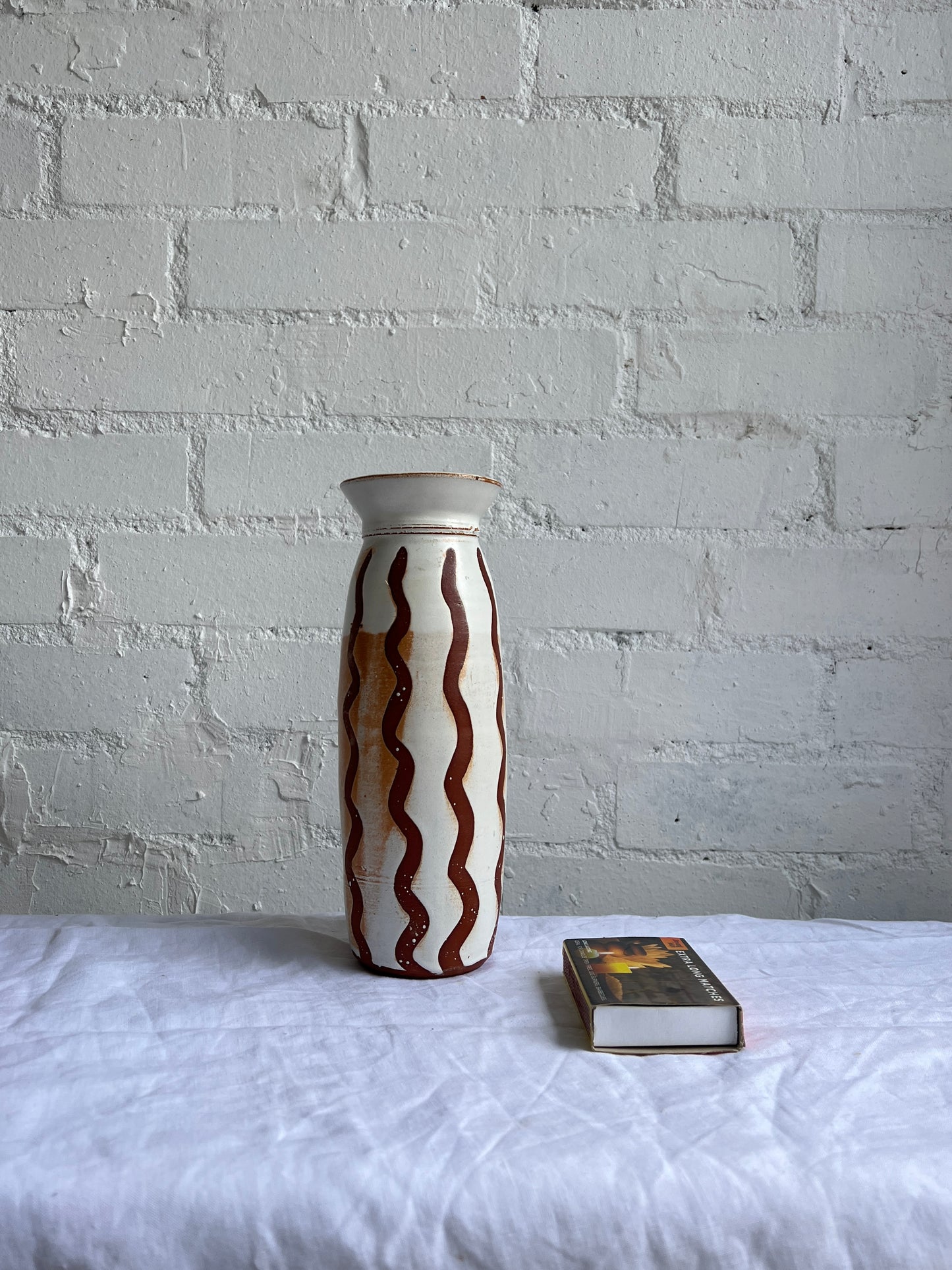 VINTAGE WIGGLE WHITE VASE