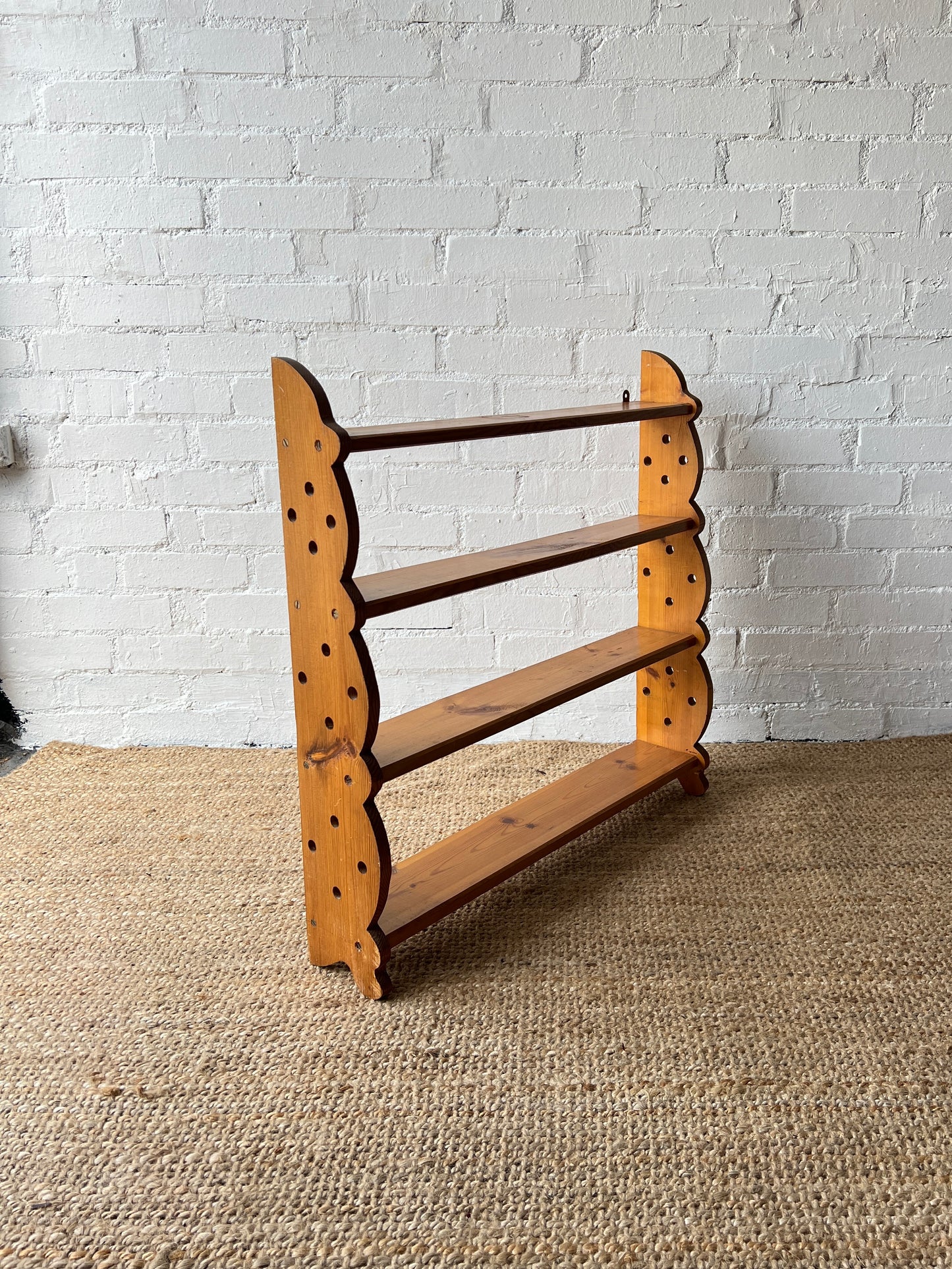 WAVY & DOT PINE SHELVES