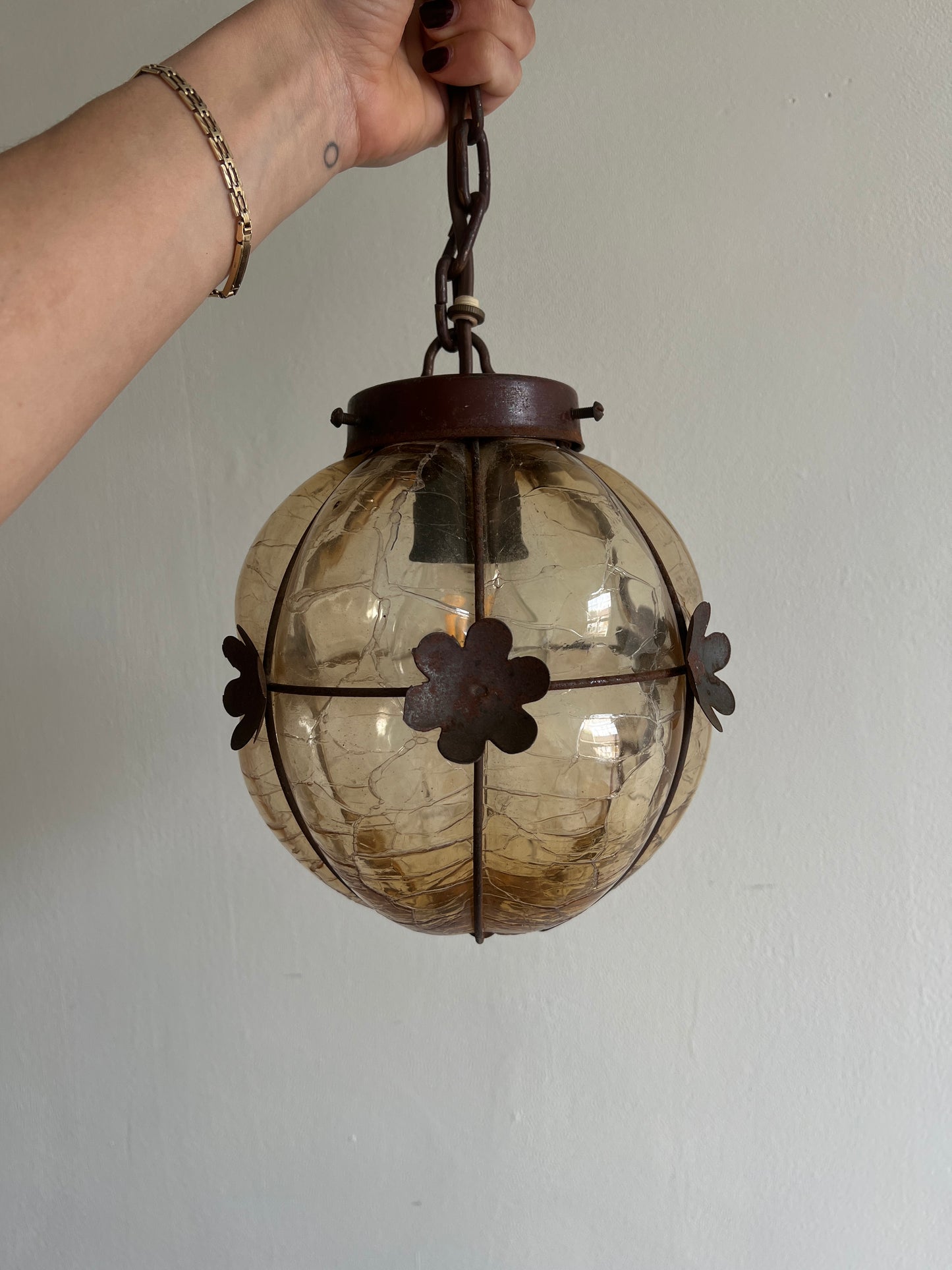 BURGUNDY FLOWER PENDANT