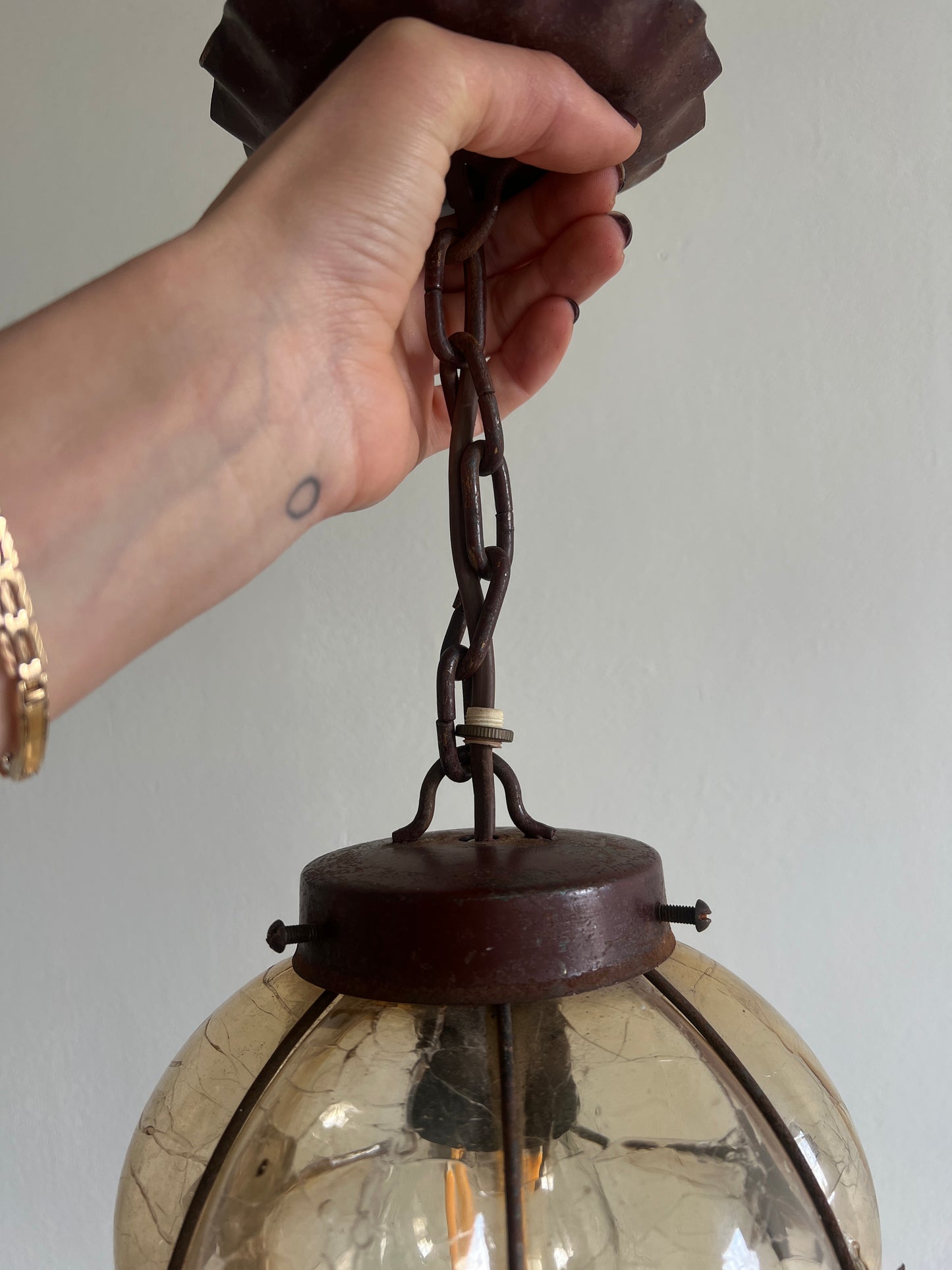 BURGUNDY FLOWER PENDANT