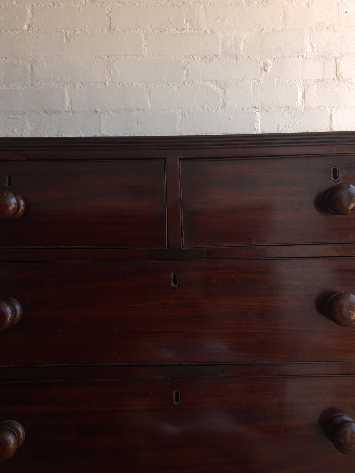 MAHOGANY CHEST OF DRAWERS