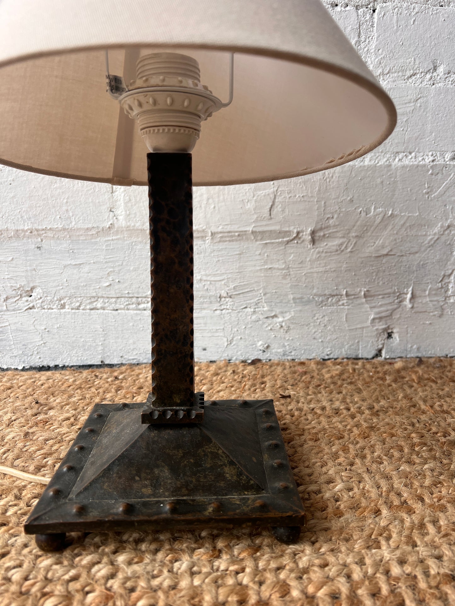 SMALL HAMMERED TABLE LAMP