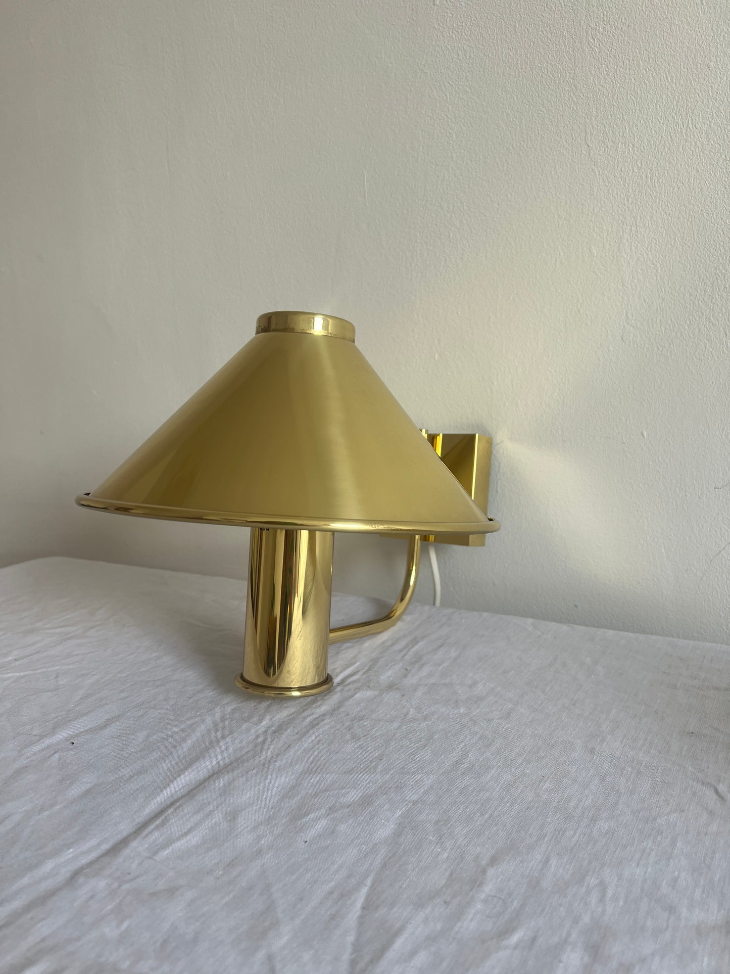NORWEGIAN SINGLE BRASS WALL LIGHT