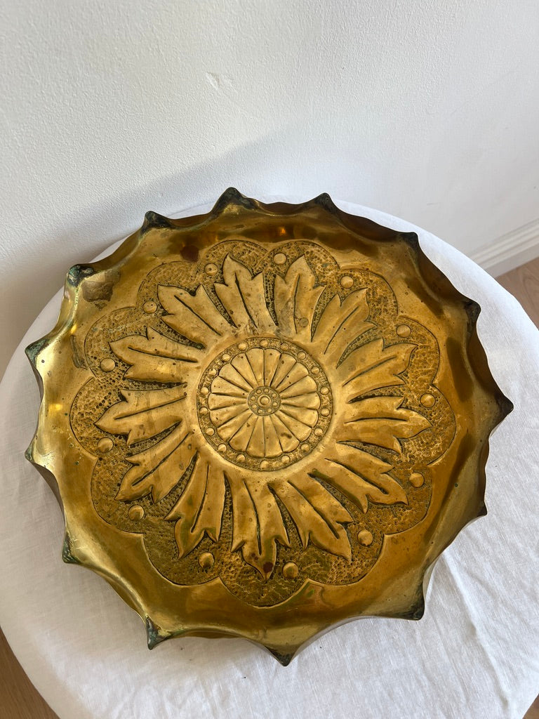 ROUND BRASS SERVING TRAY