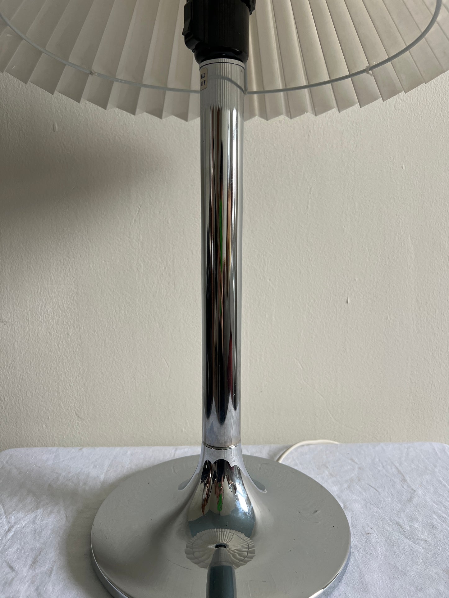 CHROME TABLE LAMP