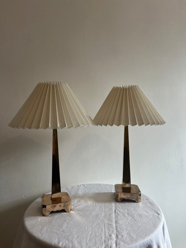 PAIR OF BRASS MID CENTURY BRASS LAMPS