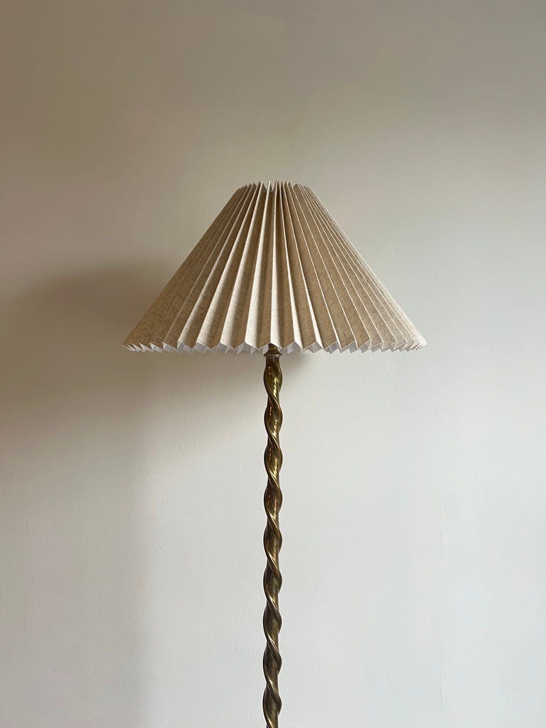 TALL BRASS BARLEY TWIST FLOOR LAMP