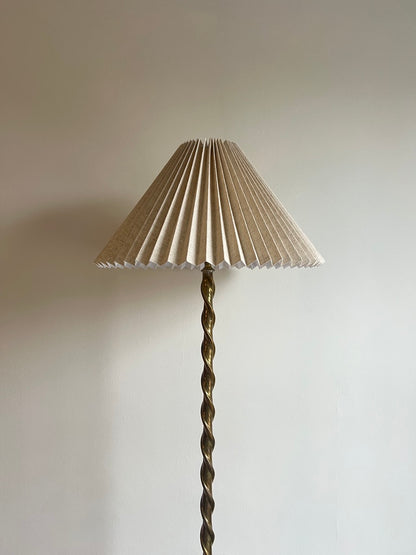 TALL BRASS BARLEY TWIST FLOOR LAMP