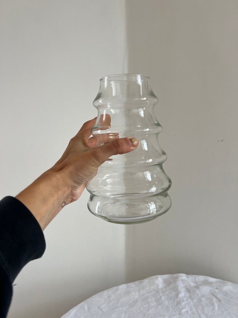 RIBBED GLASS VASE