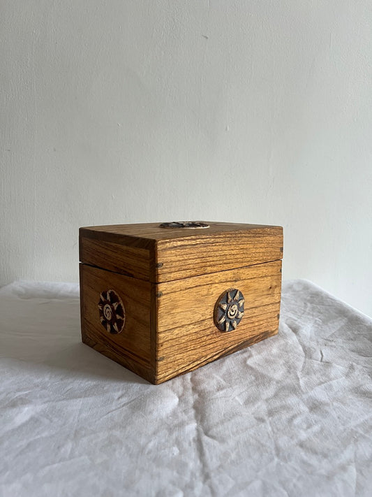 WOODEN SUN BOX