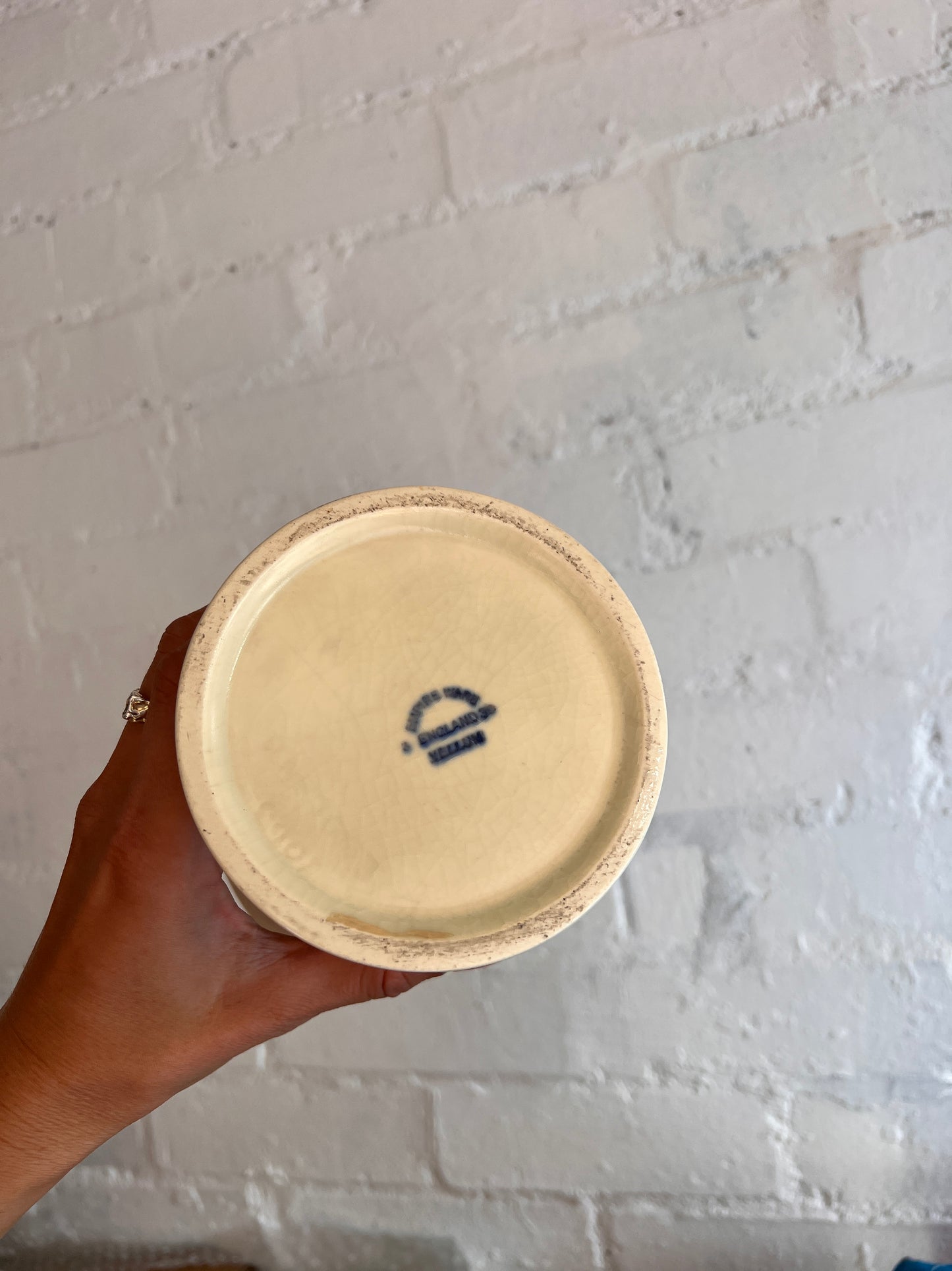 CREAM ENGLISH CERAMIC VASE