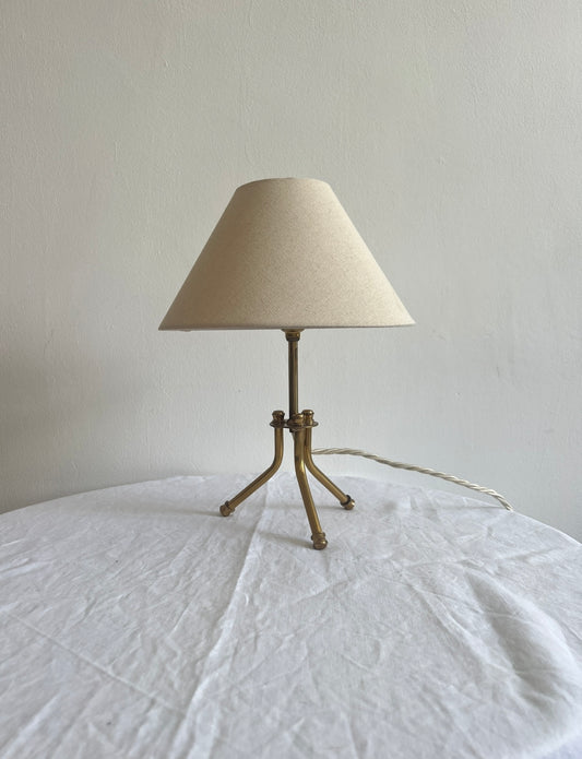 BRASS TRIPOD LAMP