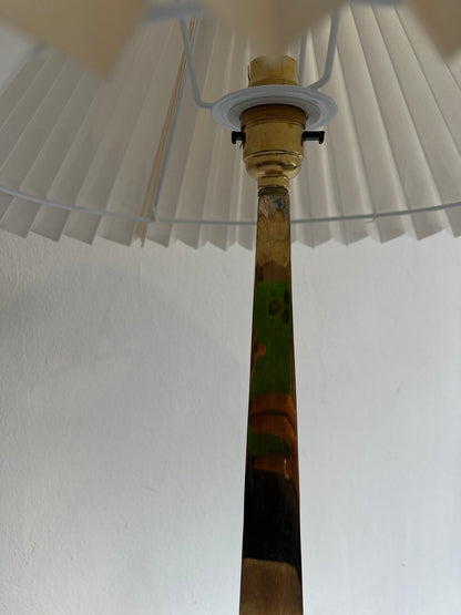 PAIR OF BRASS MID CENTURY BRASS LAMPS