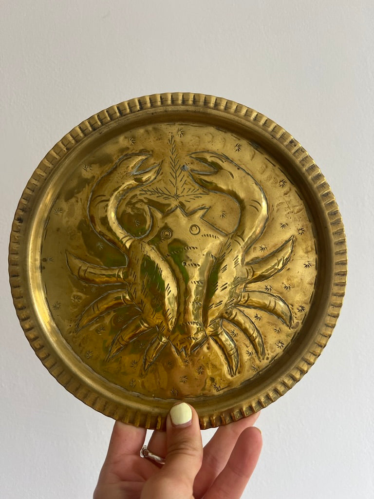 Brass crab wall plate