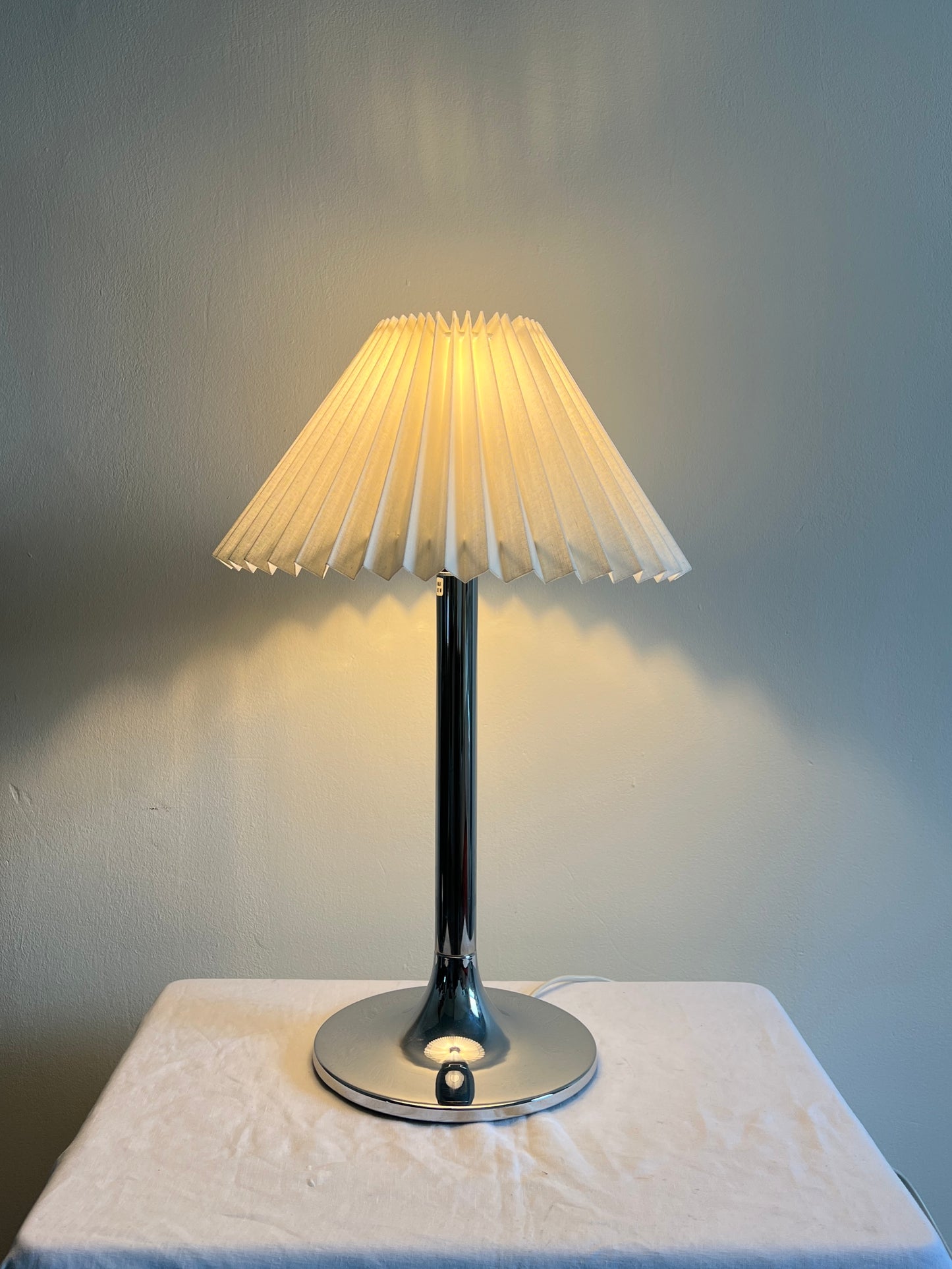 CHROME TABLE LAMP