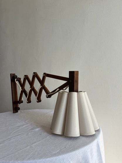 SCISSOR WALL LIGHT WITH SCALLOP SHADE