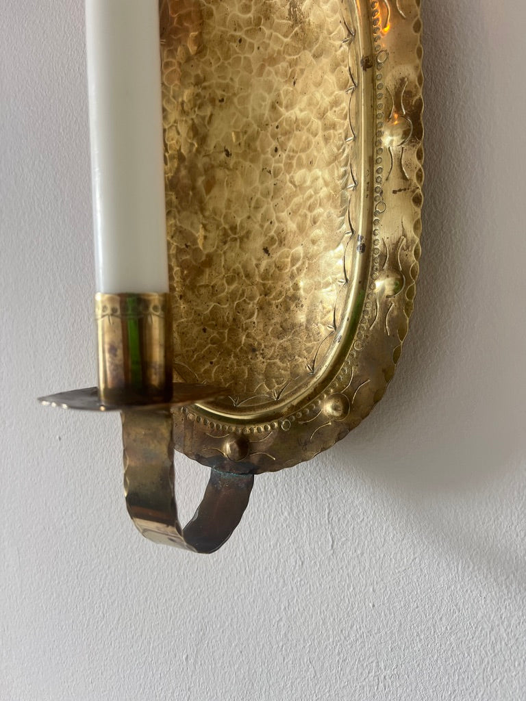SINGLE OVAL REPOUSSÉ BRASS SCONCE