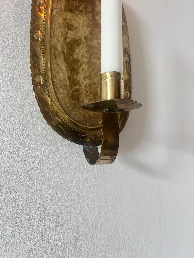 SINGLE OVAL REPOUSSÉ BRASS SCONCE
