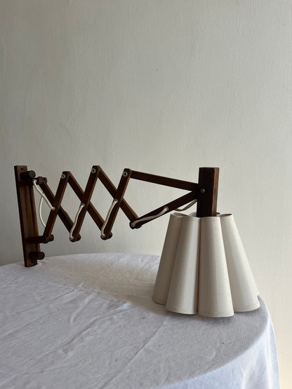 SCISSOR WALL LIGHT WITH SCALLOP SHADE