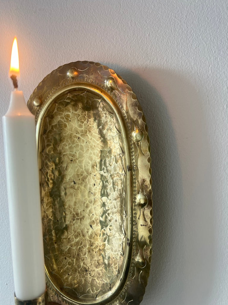 SINGLE OVAL REPOUSSÉ BRASS SCONCE