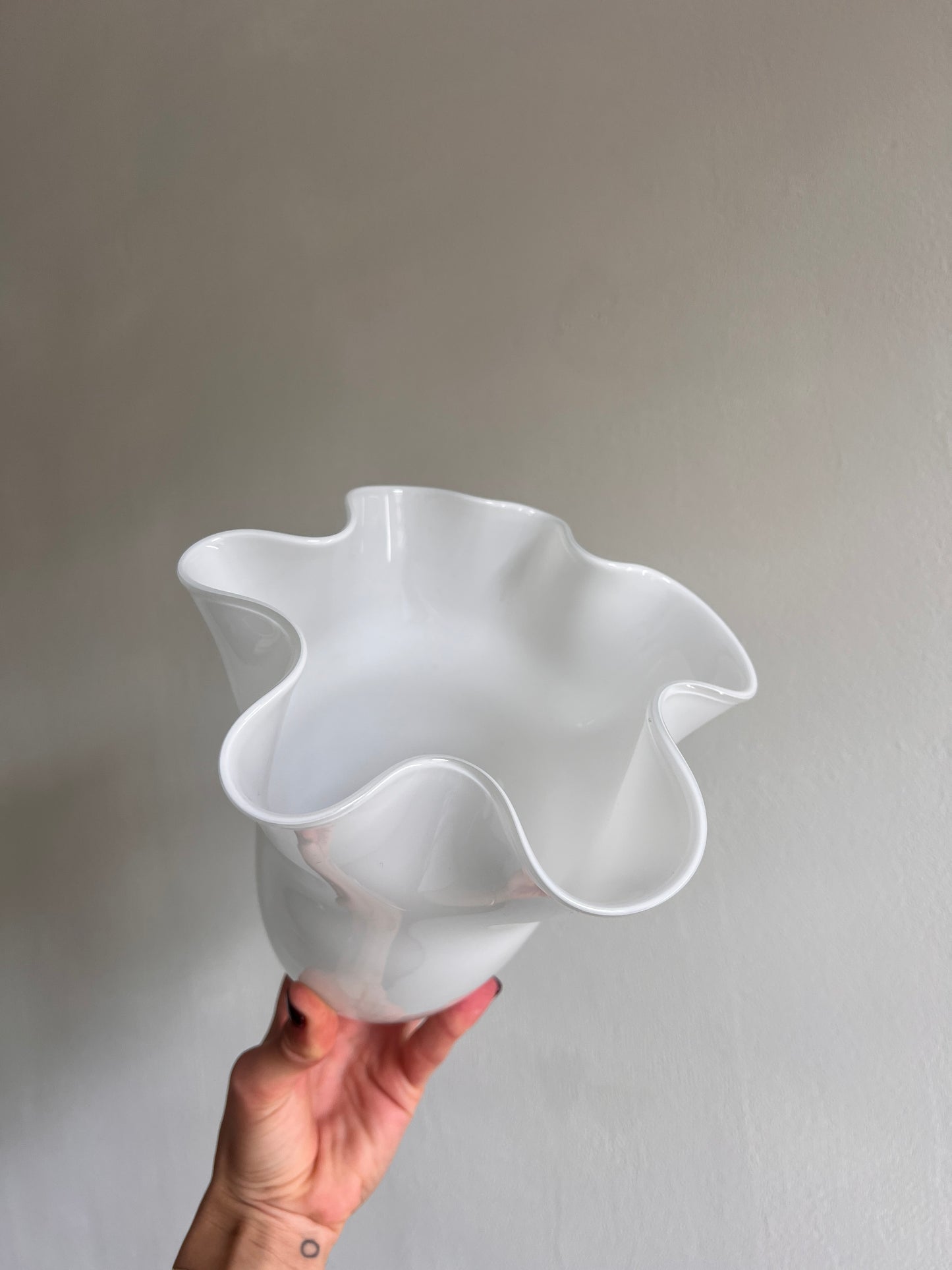 SMALL HANDKERCHIEF GLASS VASE