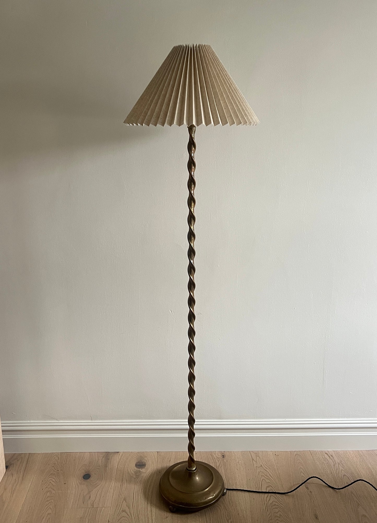 TALL BRASS BARLEY TWIST FLOOR LAMP