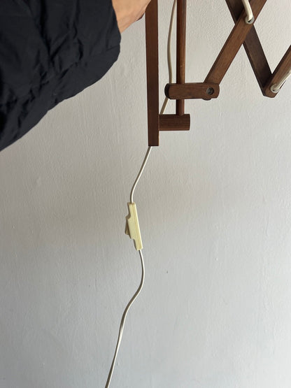 SCISSOR WALL LIGHT WITH SCALLOP SHADE