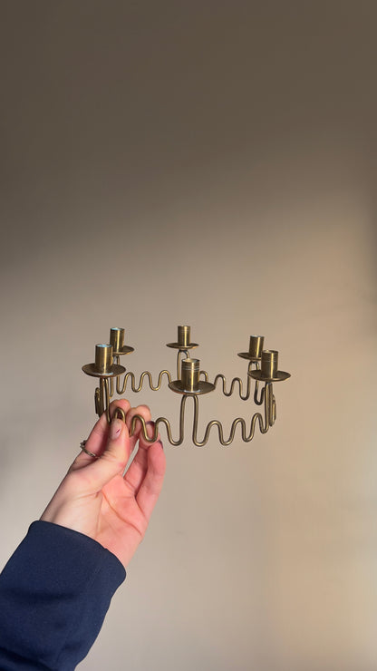 BRASS WIGGLE DECORATIVE CANDLE HOLDER