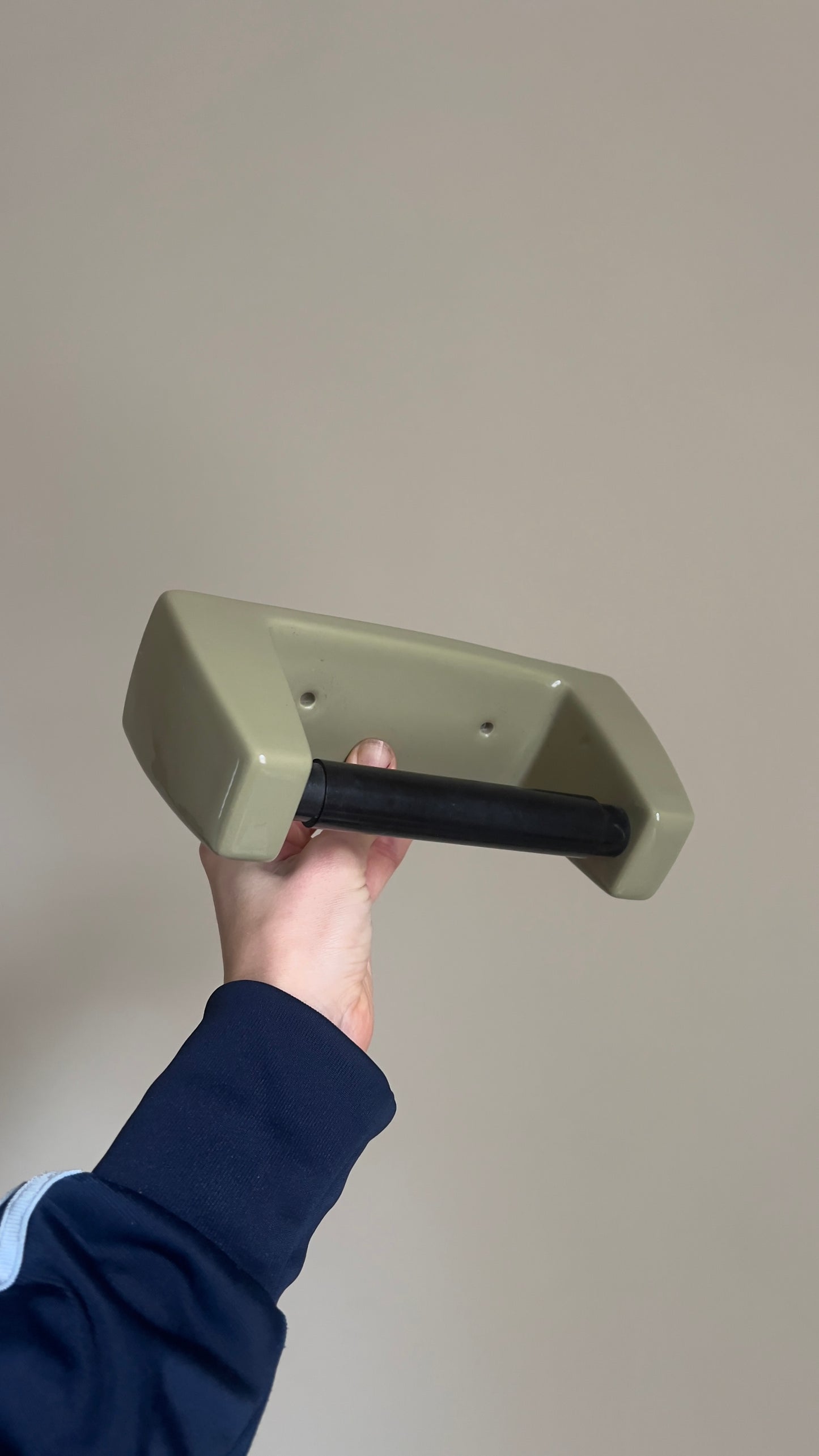 CERAMIC AVOCADO TOILET ROLL HOLDER