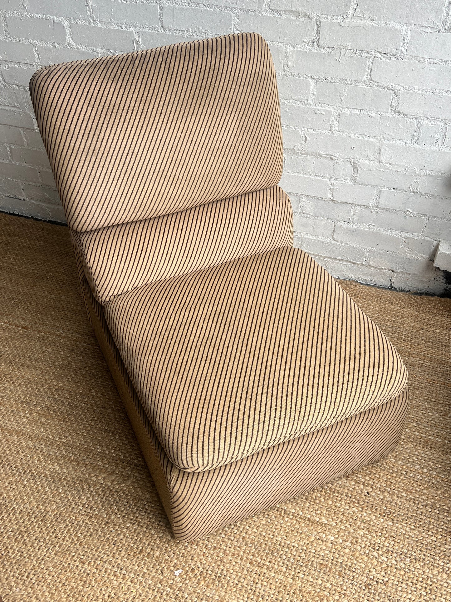 STRIPED MODULAR CHAIR