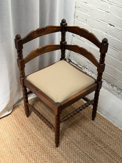 SHELL BOBBIN CORNER SEAT