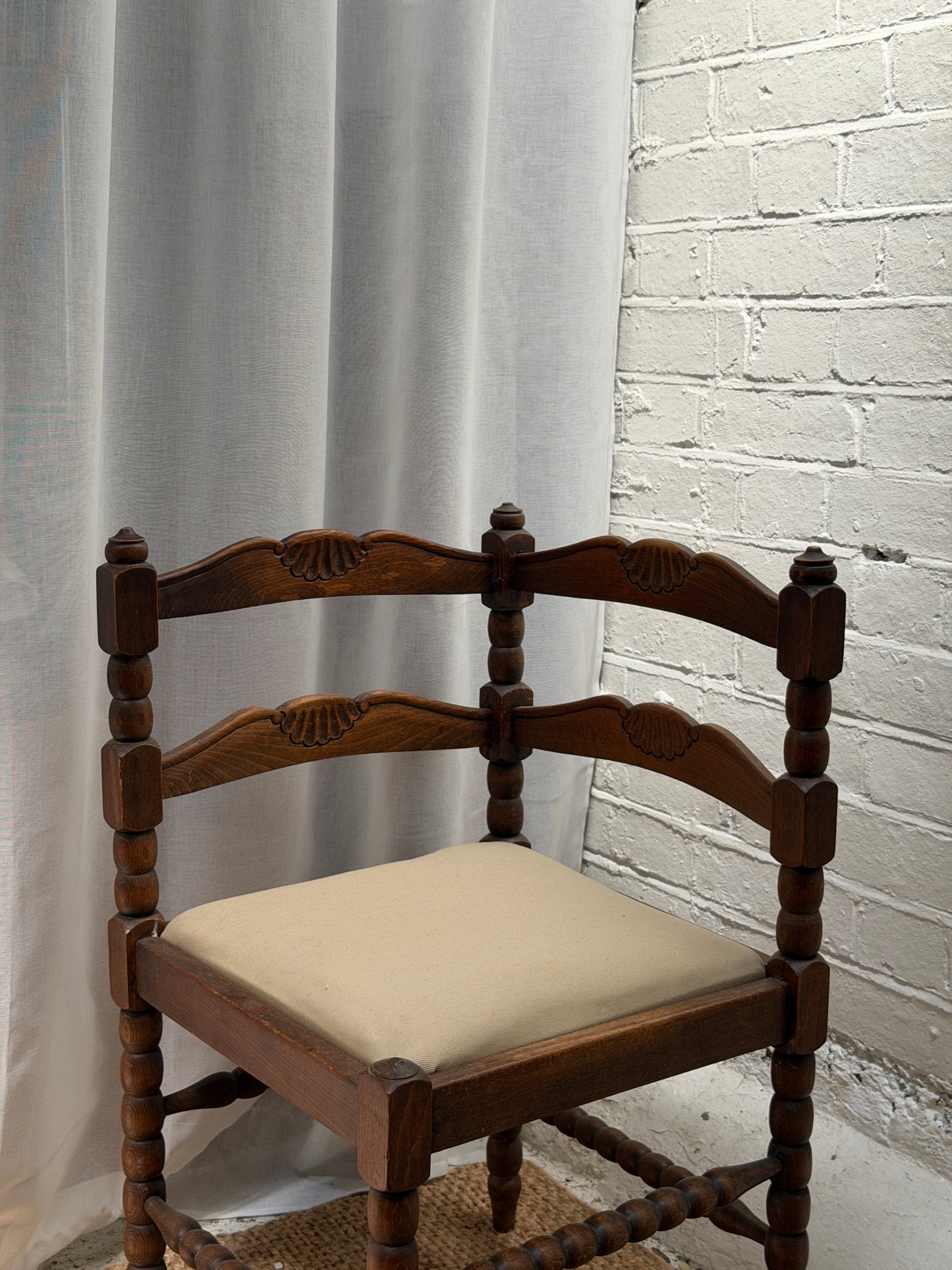 SHELL BOBBIN CORNER SEAT